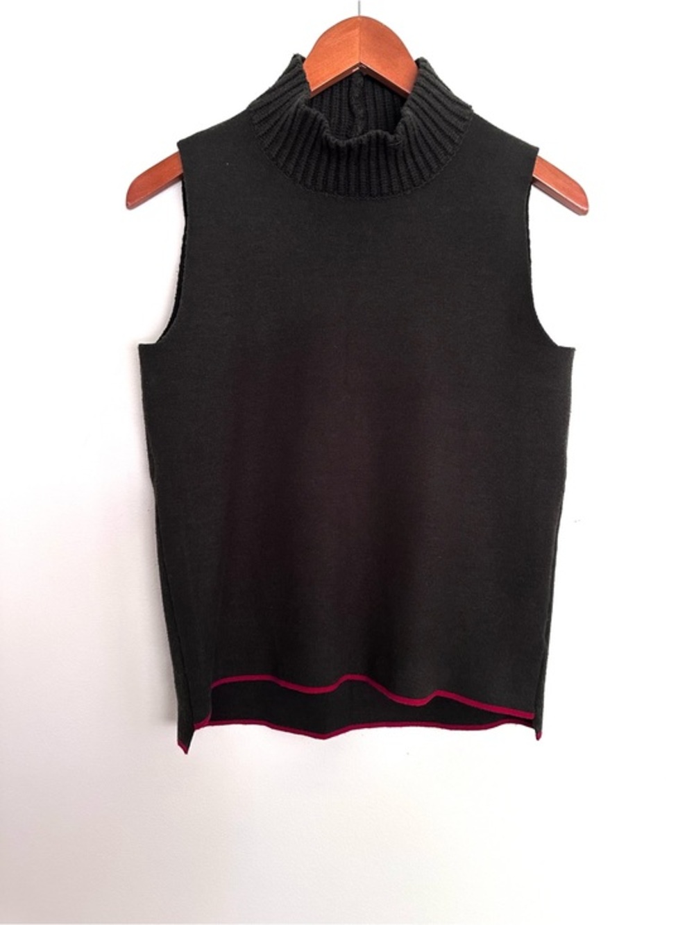ZARA Knit Black Sleeveless Turtleneck Sweater with Red Hem Size Large